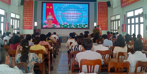 Liên đoàn Lao động huyện Hàm Thuận Bắc tập huấn công tác tổ chức Đại hội cho cán bộ công đoàn cơ sở